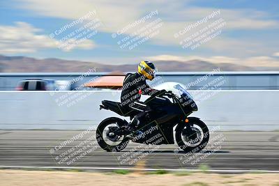 media/Mar-25-2024-Moto Forza (Mon) [[8d4319bd68]]/4-Novice Group/Session 4 Front Straight Speed Pans/